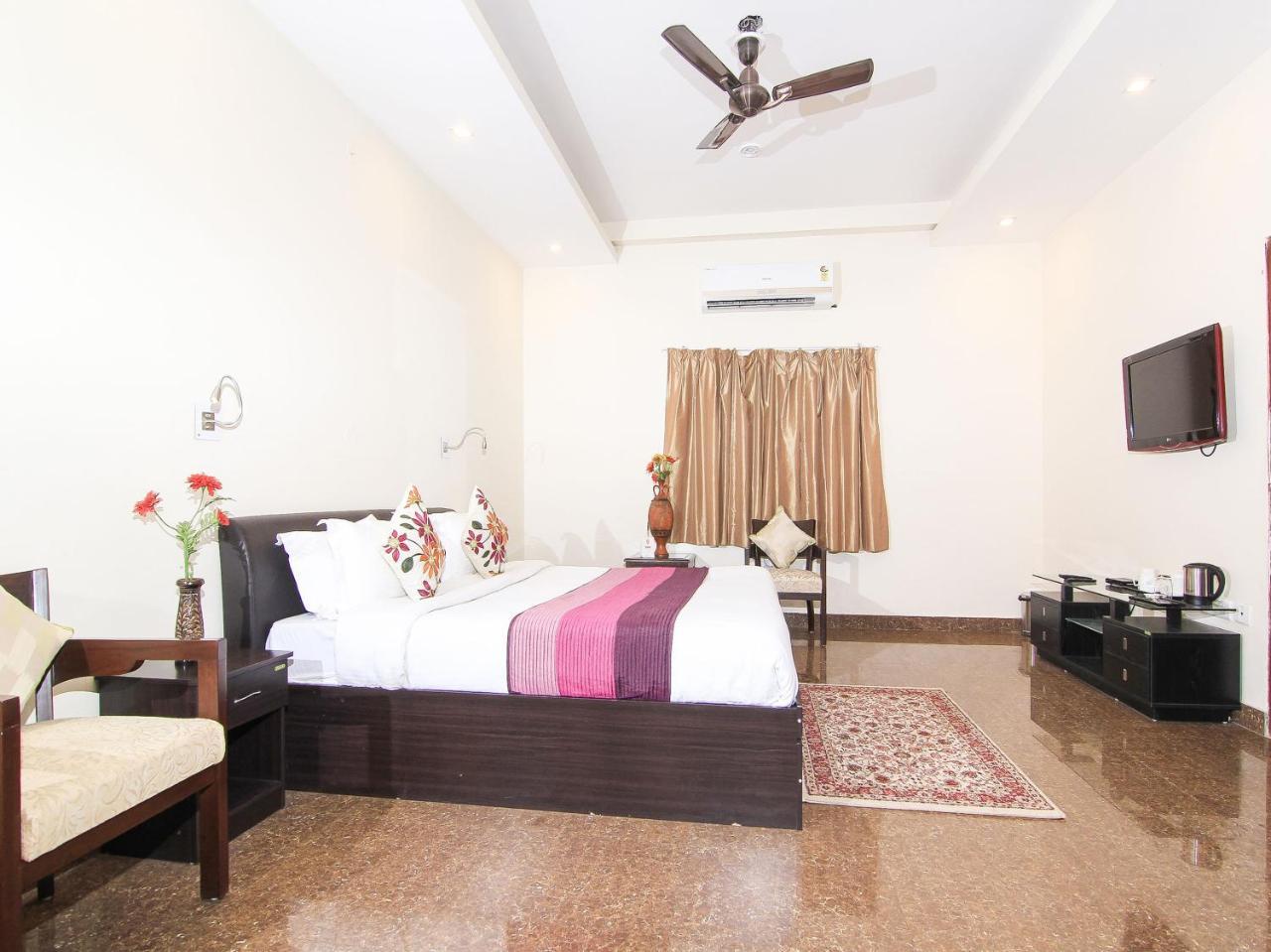 Oyo 14890 Siddharth Hotel