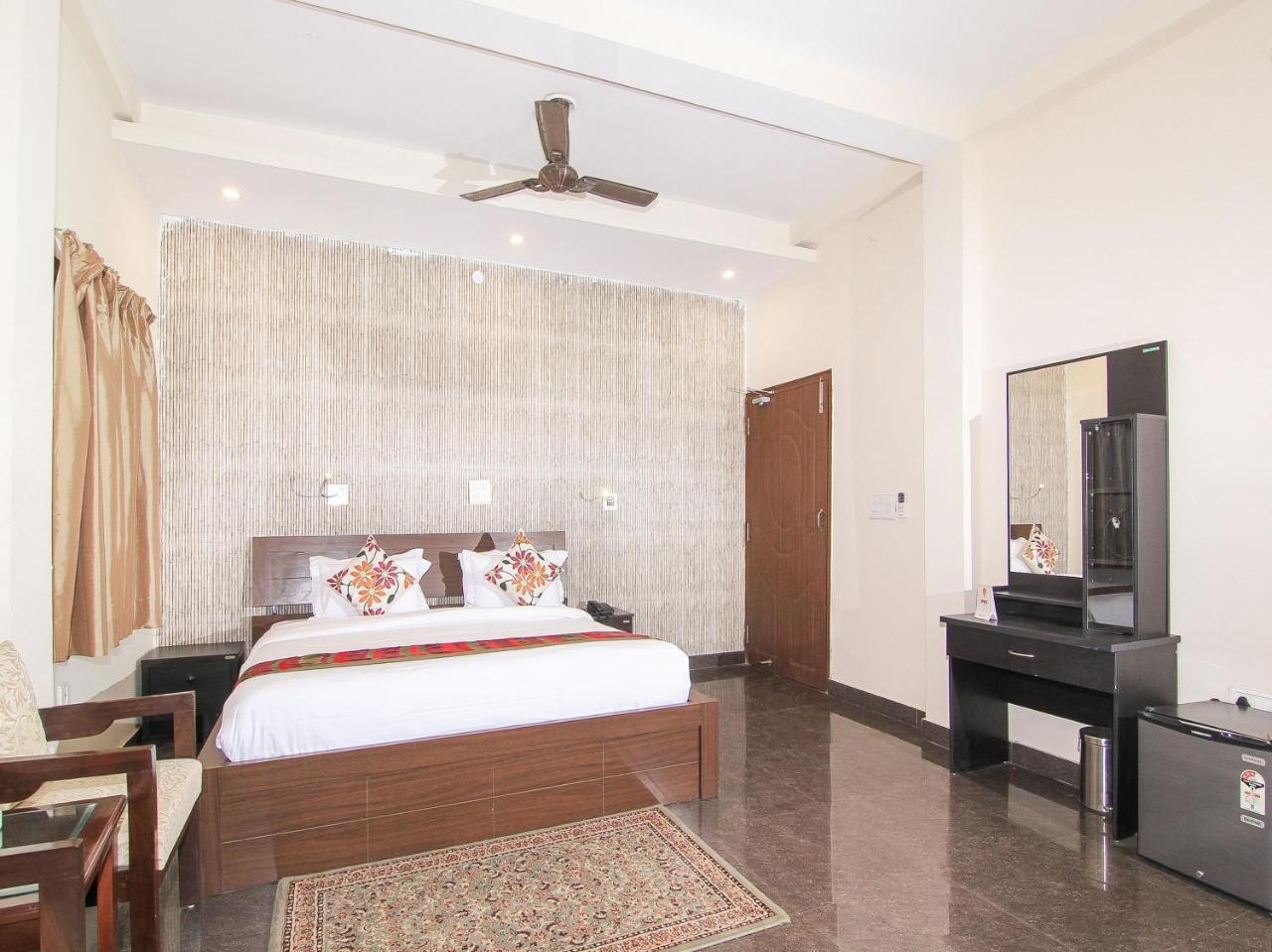 Oyo 14890 Siddharth Hotel *