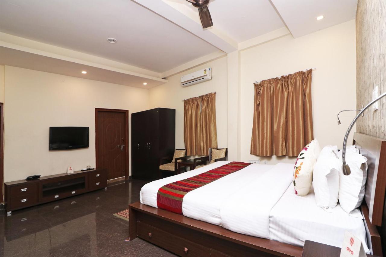 Oyo 14890 Siddharth Hotel Lucknow
