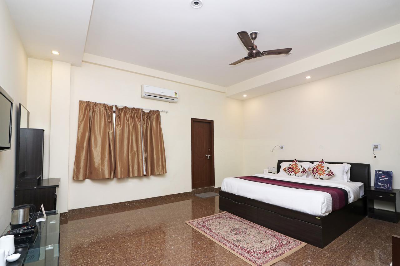 Oyo 14890 Siddharth Hotel Lucknow